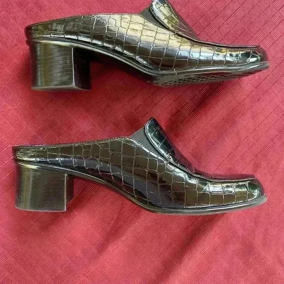 Aerosoles Womens Black Patent Slip On Mule Clogs 10 excellent condition - Picture 9 of 16